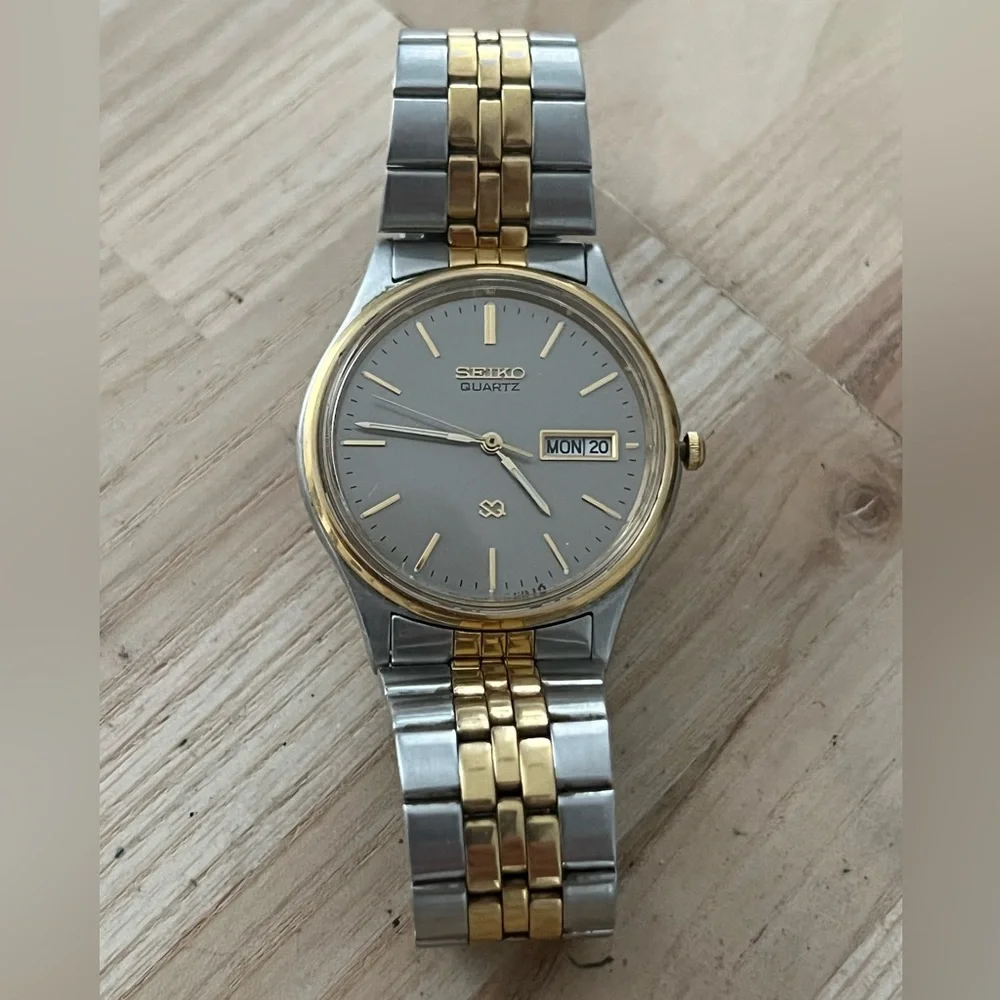 Seiko SQ Vintage Men’s Watch Gray Dial Two-Tone Bracelet Day Date Windows